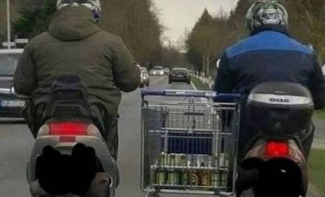 Quando você tem moto e precisa comprar cerveja