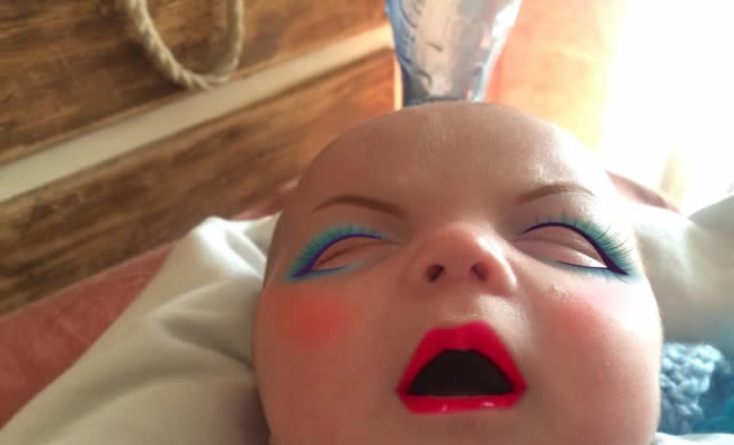 Os bebês ficam melhor usando maquiagem