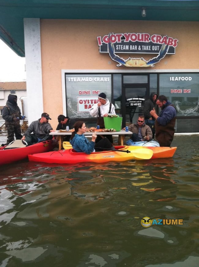A chuva passou. Vamos comer. A chuva passou. Vamos comer.