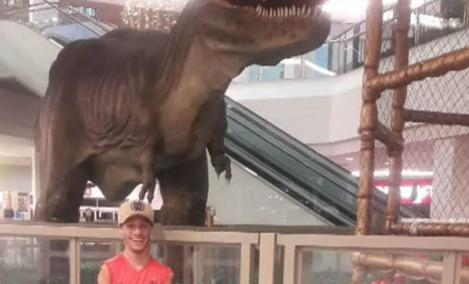 Aquele cosplay de dinossauro que você respeita