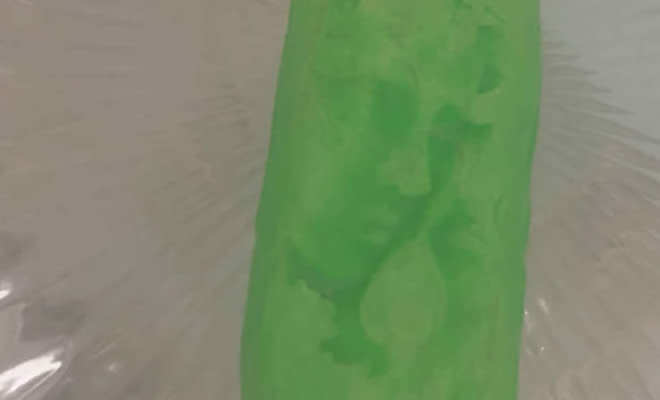 Espera aí, tem um rosto neste sabonete?