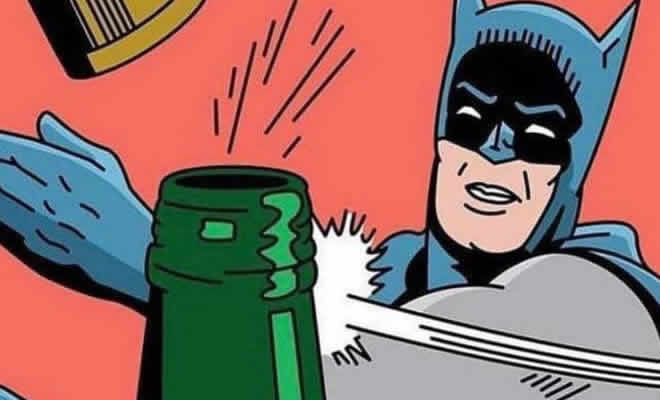 Batman realiza o desafio da tampa da garrafa Batman realiza o desafio da tampa da garrafa