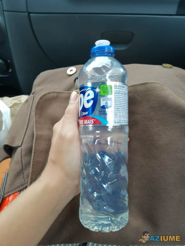 Quem nunca confundi o uma garrafa de Ypê com água