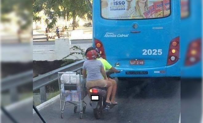Roubaram o carrinho do supermercado Roubaram o carrinho do supermercado