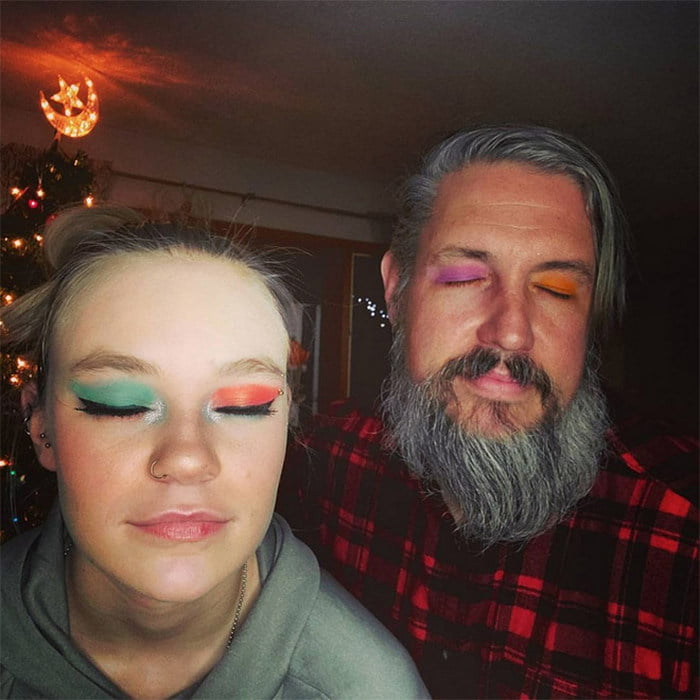 Pais depois de uma visita aos salão de beleza das filhas