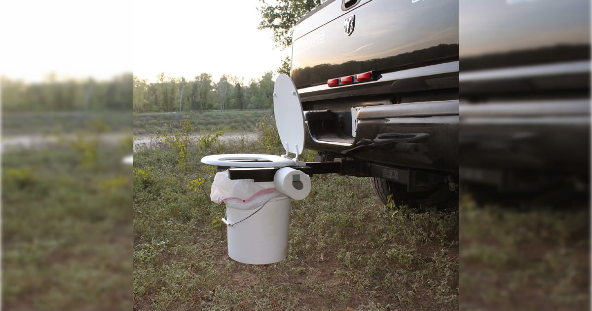 O pára-choques basculante é um banheiro portátil O pára-choques basculante é um banheiro portátil