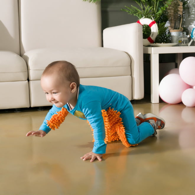 Agora seu bebê vai limpar o chão e se divertir