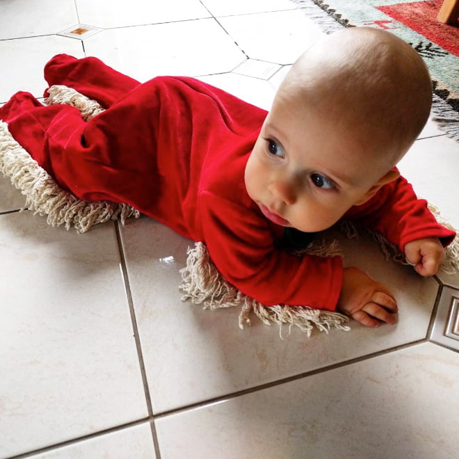 Agora seu bebê vai limpar o chão e se divertir