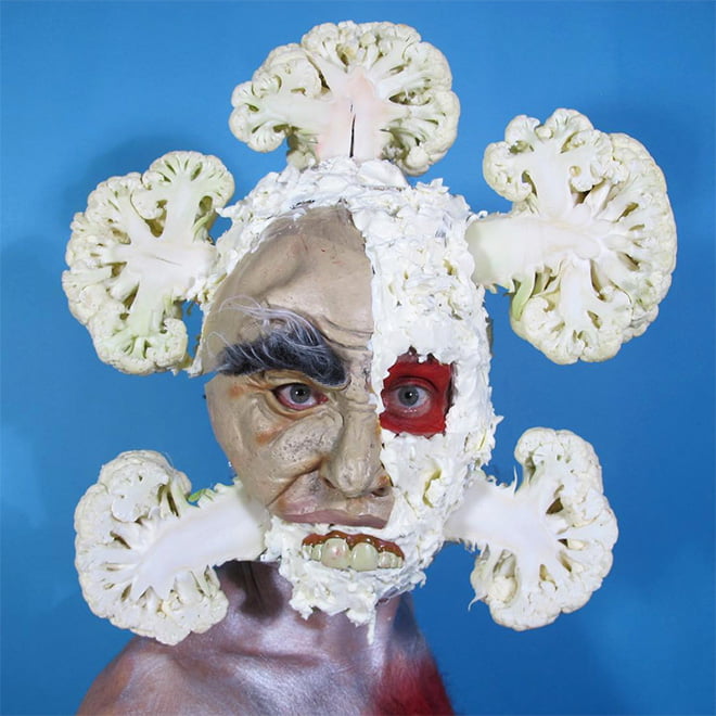 Homem cria autorretratos estranhos e chama isso de arte