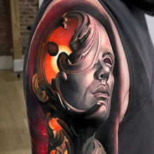 Tatuador usa a pele humana como tela para criar obra de arte