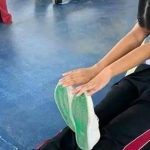 Quando um asiáticos vai fazer alongamento