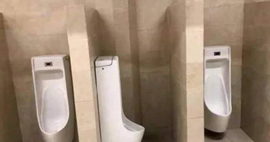 Enquanto isso em um banheiro