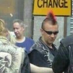 Tiririca foi parar no colete de um punk