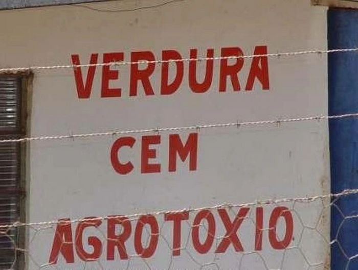 15 placas hilariantes que tentaram explicar e acabaram nos fazendo rir sem parar