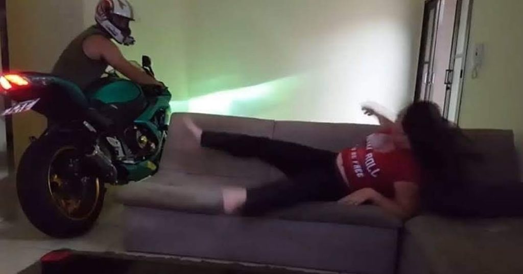 Aprenda como acordar sua namorada