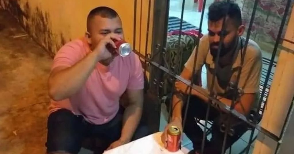 Tomando uma com meu amigo casado: Tomando uma com meu amigo casado: