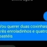 A pessoa pedindo lanches como se estivesse em um boteco