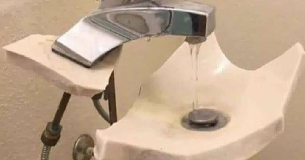 Quebrados, mas funcionando: O jeitinho brasileiro de seguir em frente