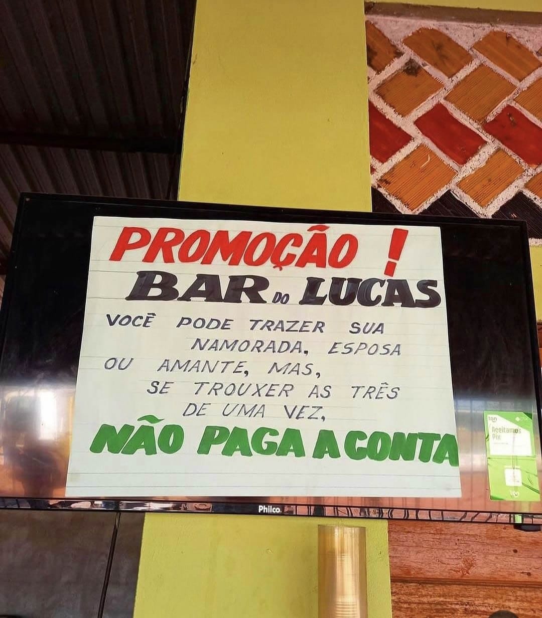 Um bar que, definitivamente, quer ver o circo pegar fogo Um bar que, definitivamente, quer ver o circo pegar fogo