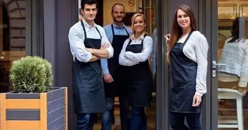 Universo paralelo que existe entre o salão e a cozinha de um restaurante Universo paralelo que existe entre o salão e a cozinha de um restaurante