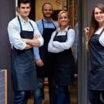 Universo paralelo que existe entre o salão e a cozinha de um restaurante