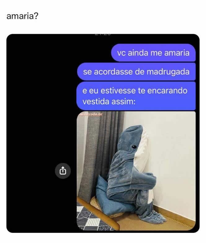 Amor é aceitar a pessoa — Até vestida de tubarão às 3 da manhã! Amor é aceitar a pessoa — Até vestida de tubarão às 3 da manhã!