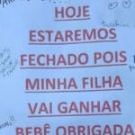 Quando a chegada do bebê vira um cartaz de parabéns e piadas!