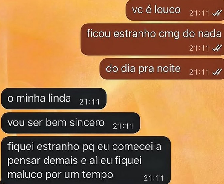 Fiquei estranho porque pensei demais – Manual do brasileiro intensivo Fiquei estranho porque pensei demais – Manual do brasileiro intensivo