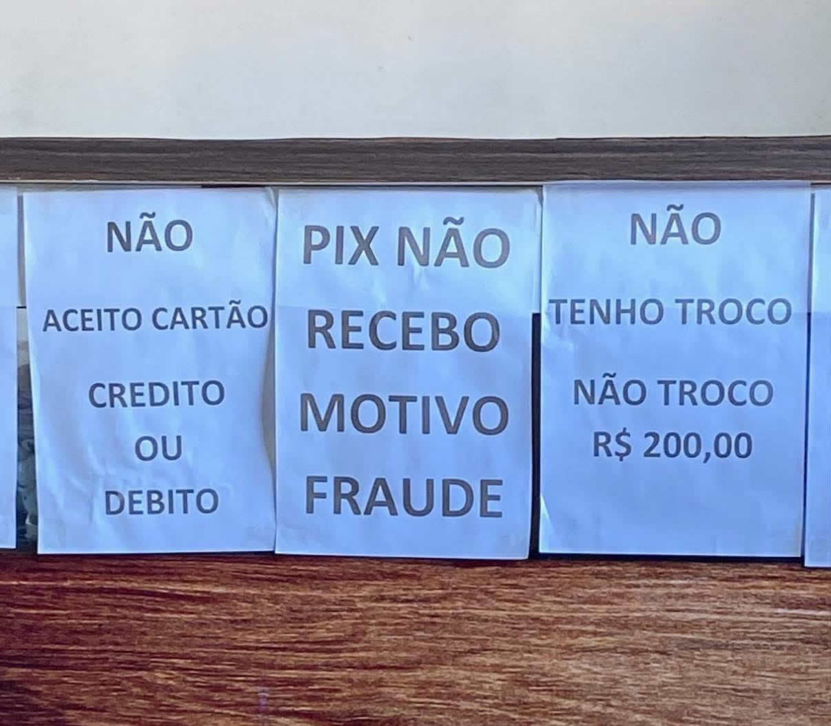 Aceitamos só coragem: o comércio que recusou o século XXI Aceitamos só coragem: o comércio que recusou o século XXI
