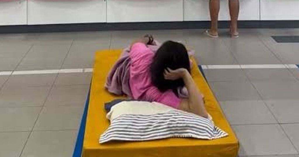 A fé que move o brasileiro: esperando o décimo cair como se fosse milagre bancário