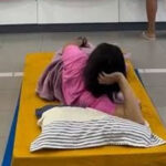 A fé que move o brasileiro: esperando o décimo cair como se fosse milagre bancário