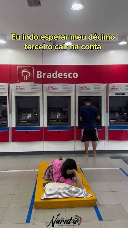 A fé que move o brasileiro: esperando o décimo cair como se fosse milagre bancário A fé que move o brasileiro: esperando o décimo cair como se fosse milagre bancário
