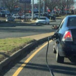 A distração no posto chegou a um nível que ninguém esperava